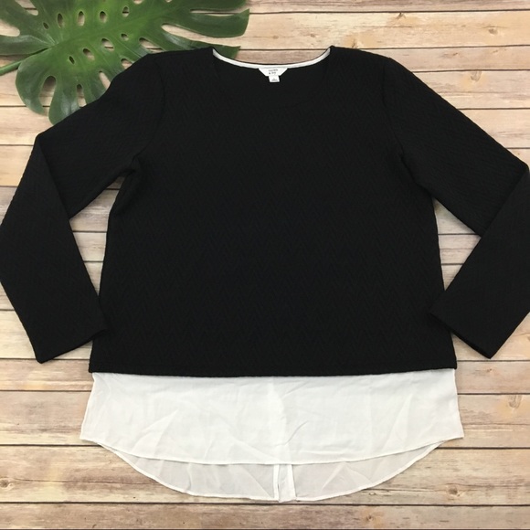 crown & ivy Tops - Crown & Ivy black textured shirt tail trim top